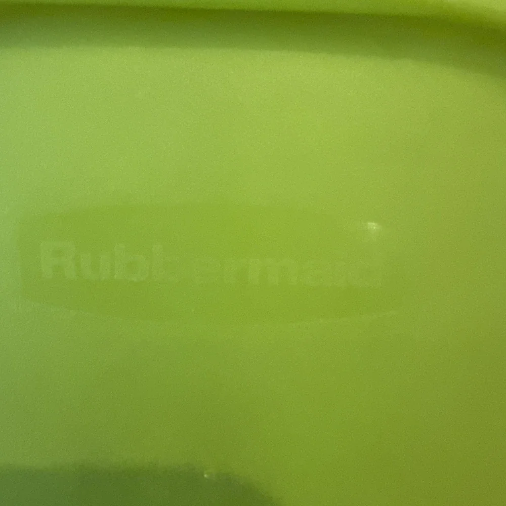 Rubbermaid Bright Spring Green‎ Easy Find 7J64 Replacement Lid Only